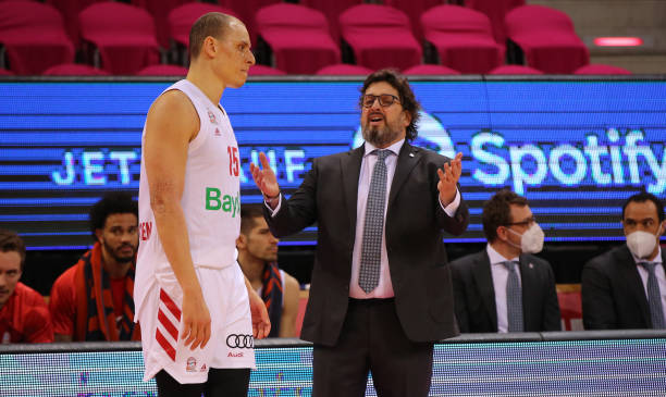 手群中占据 手群中占据