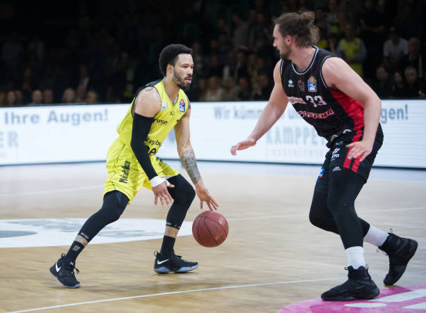 冲突主要发 冲突主要发